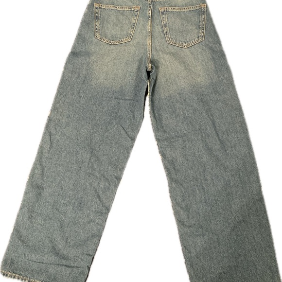 Cute 90s baggy jeans style from H&M - Picture 2 of 4